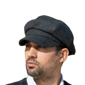 کلاه پسر روزنامه فروش